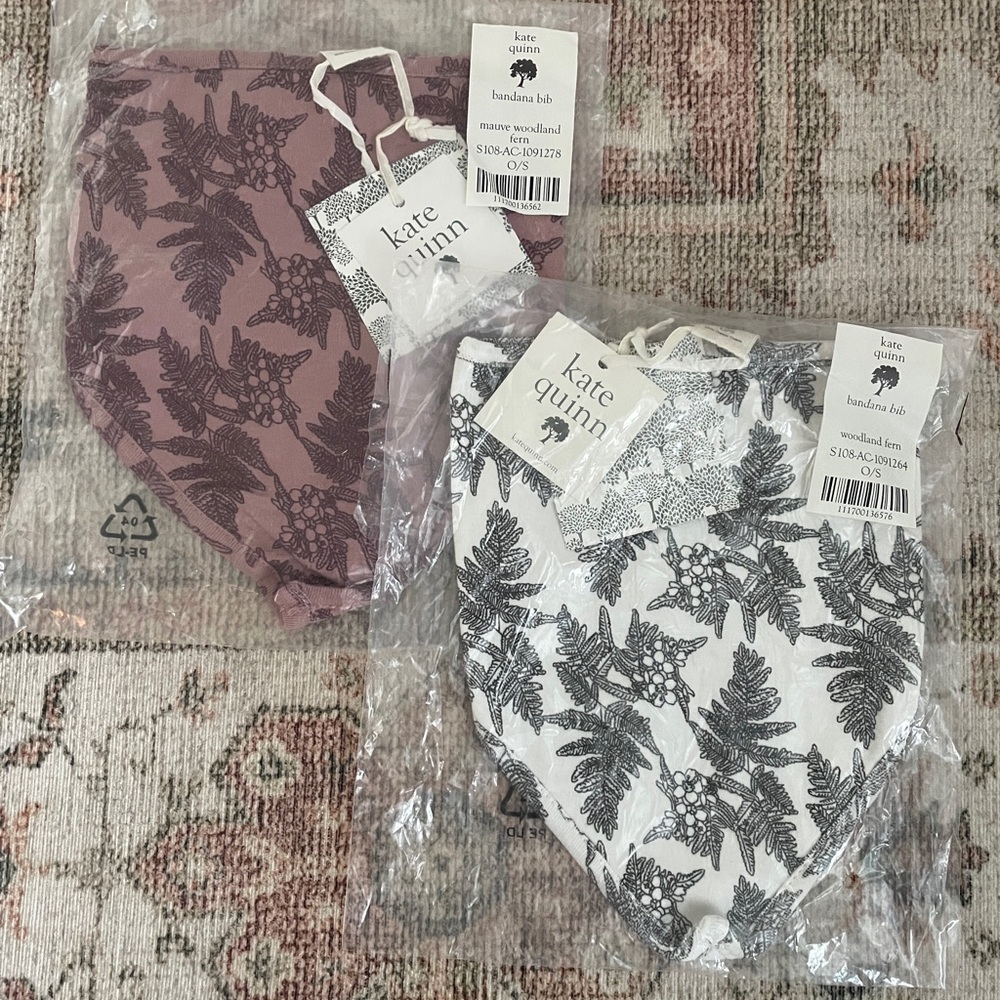 NWT Kate Quinn Woodland Fern Bandana Bibs